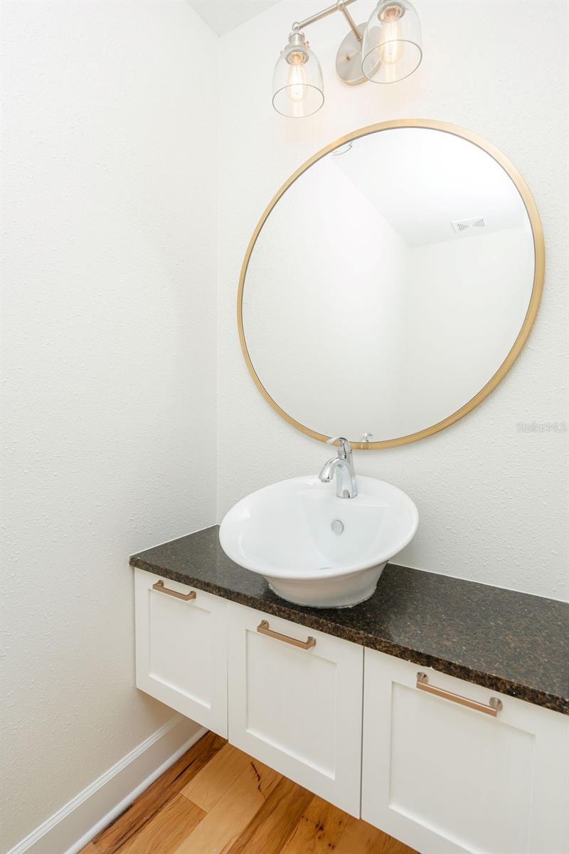 Listing photo id 17 for 1002 Channelside Drive 2c