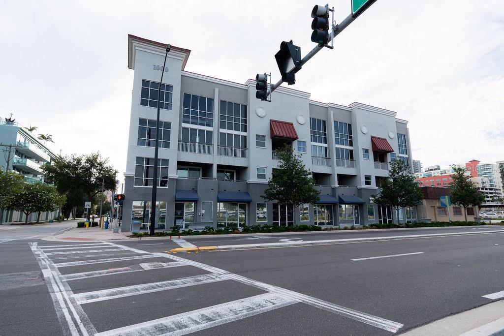 Listing photo id 0 for 1002 Channelside Drive 2c