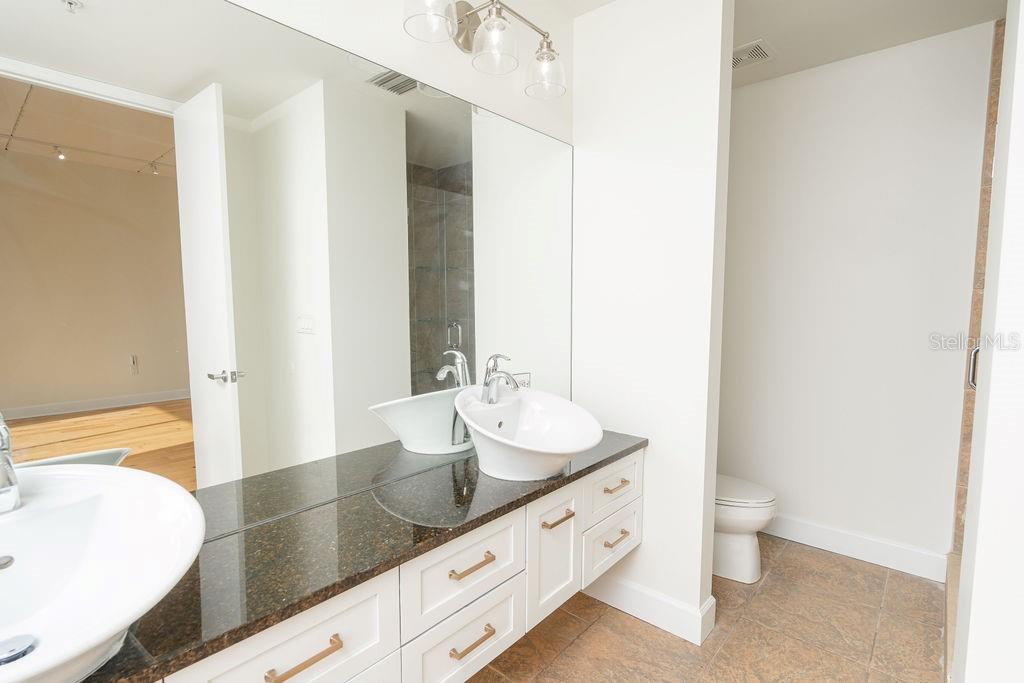 Listing photo id 24 for 1002 Channelside Drive 2c