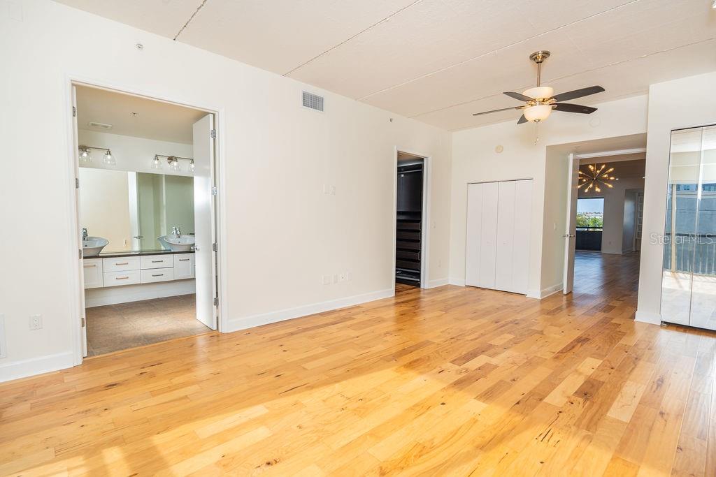 Listing photo id 27 for 1002 Channelside Drive 2c