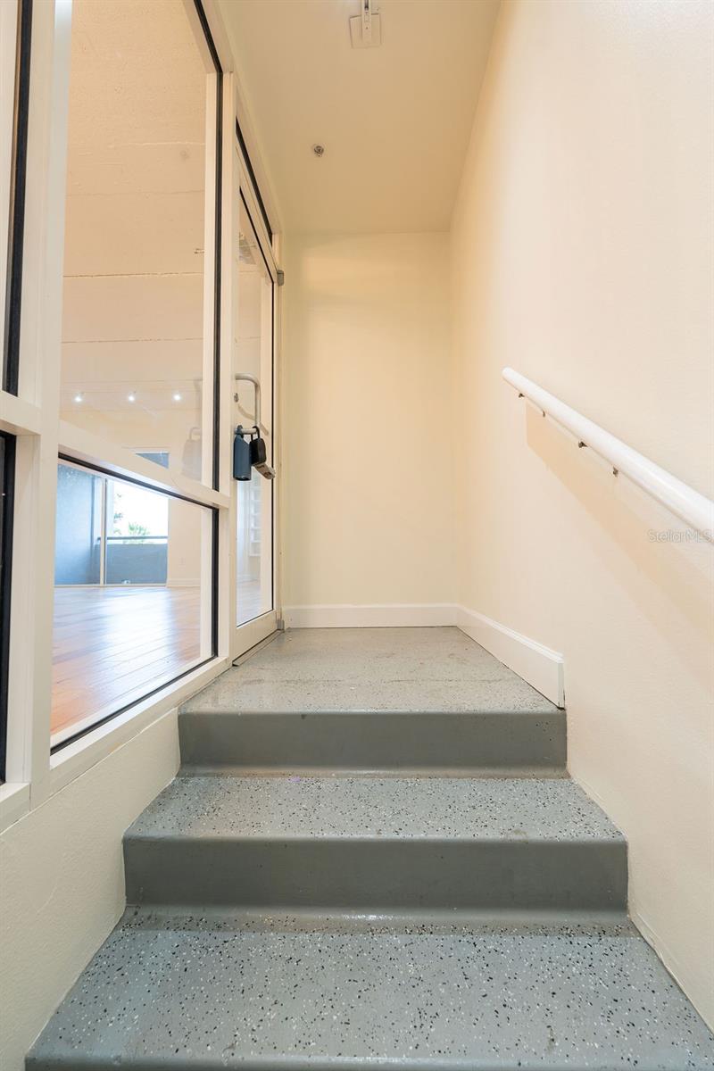 Listing photo id 37 for 1002 Channelside Drive 2c