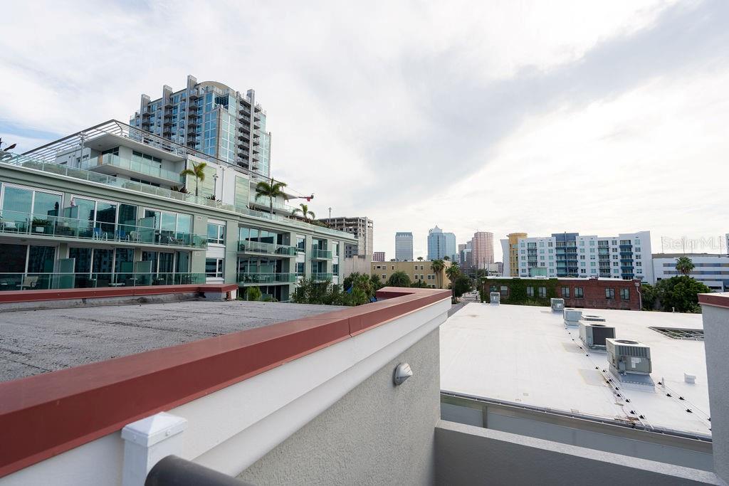 Listing photo id 43 for 1002 Channelside Drive 2c