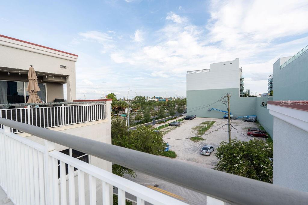 Listing photo id 44 for 1002 Channelside Drive 2c