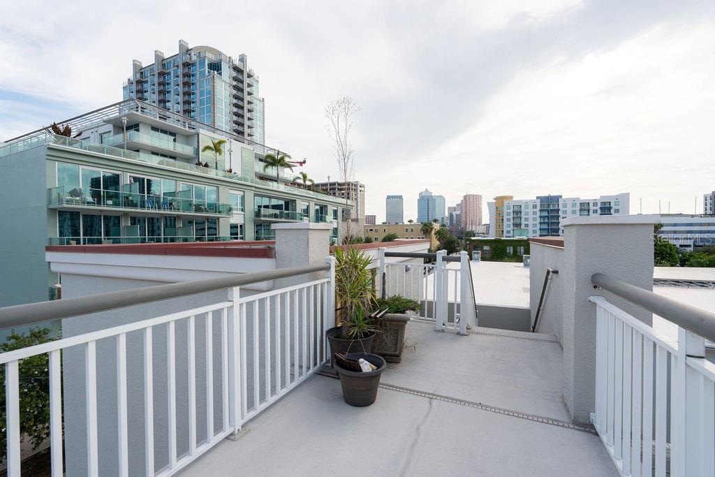 Listing photo id 45 for 1002 Channelside Drive 2c