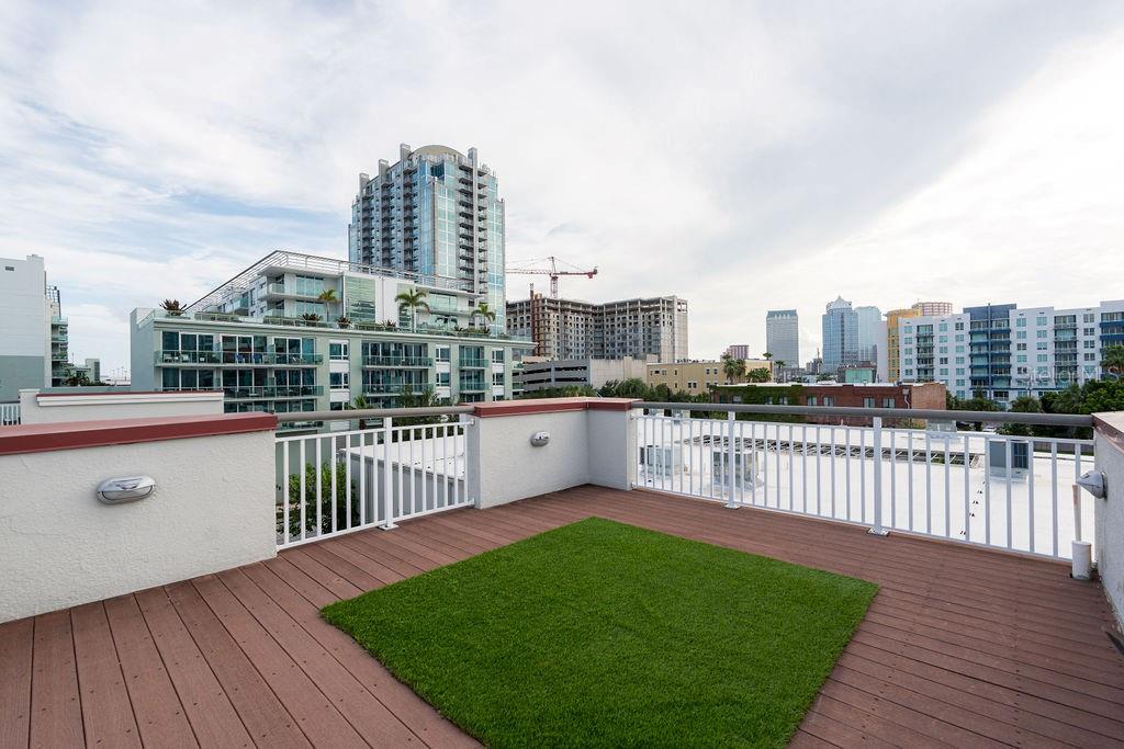 Listing photo id 46 for 1002 Channelside Drive 2c