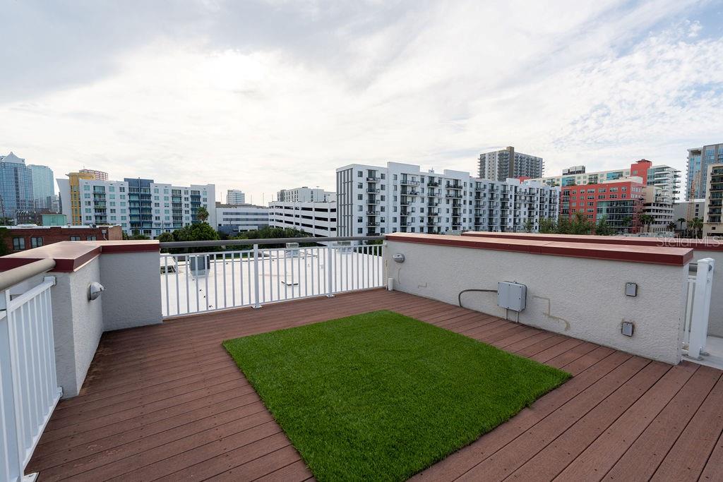 Listing photo id 47 for 1002 Channelside Drive 2c