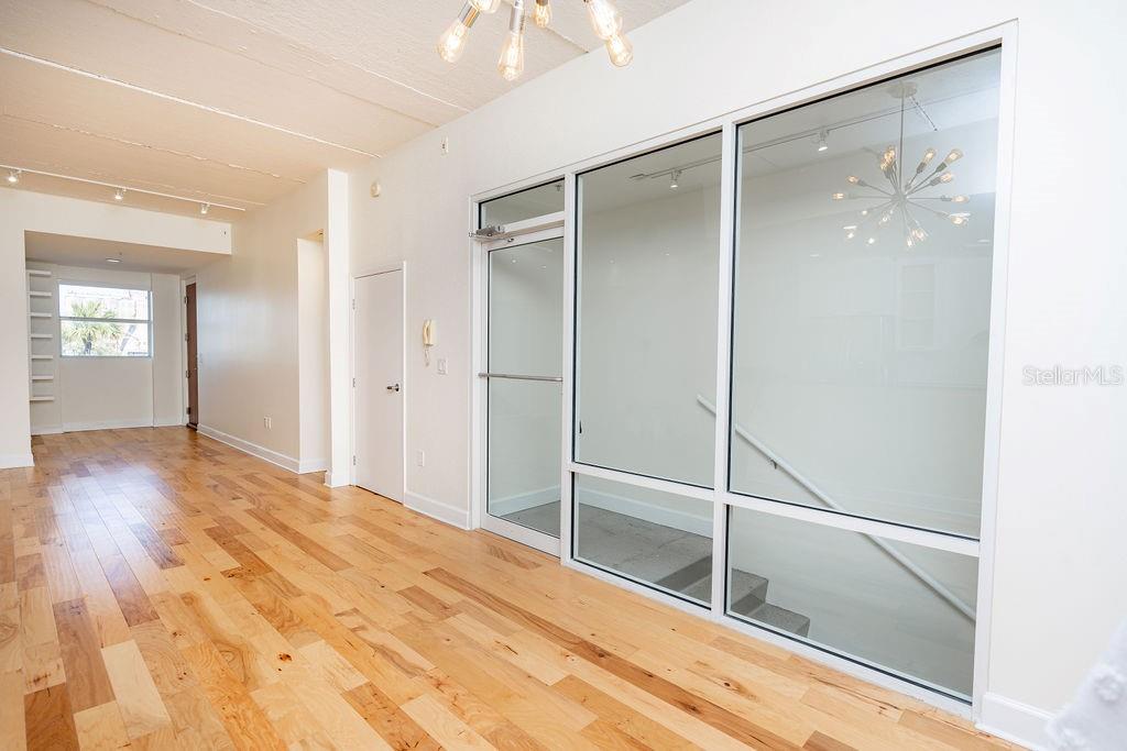 Listing photo id 4 for 1002 Channelside Drive 2c