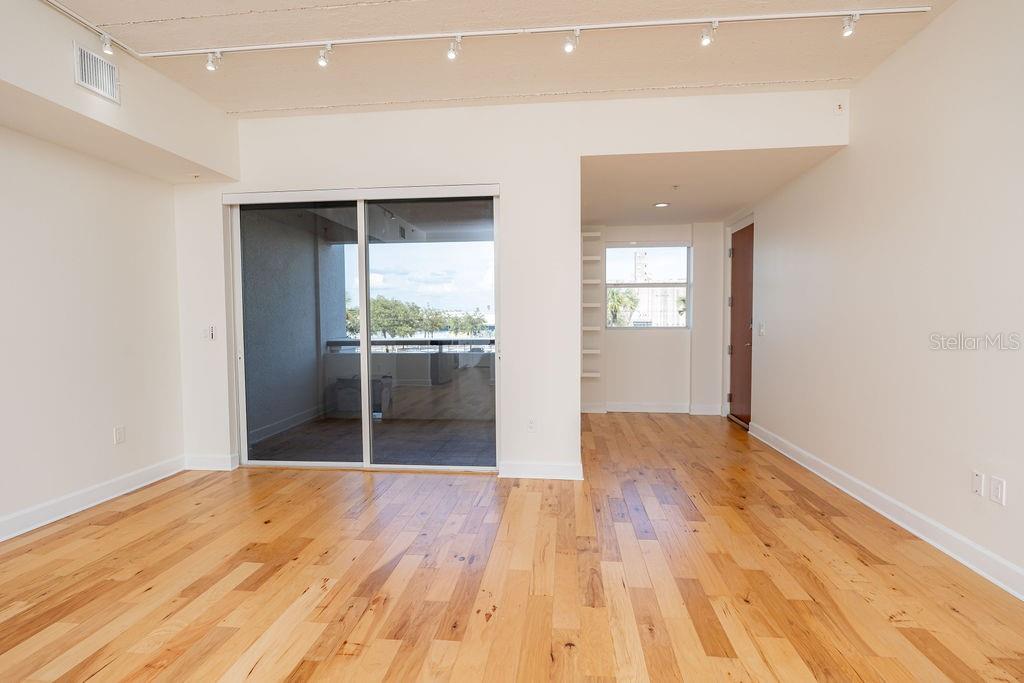 Listing photo id 5 for 1002 Channelside Drive 2c