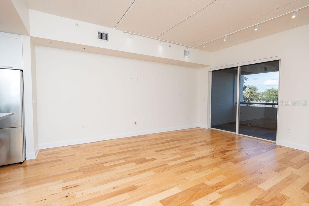 Listing photo id 7 for 1002 Channelside Drive 2c