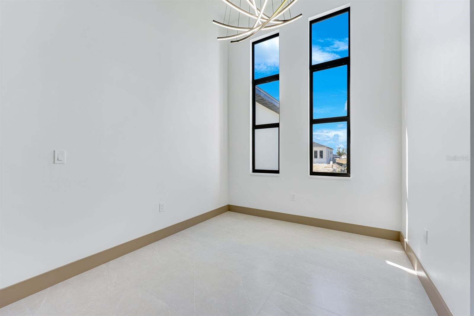 Image 19 of 29 For 1925 34th Place