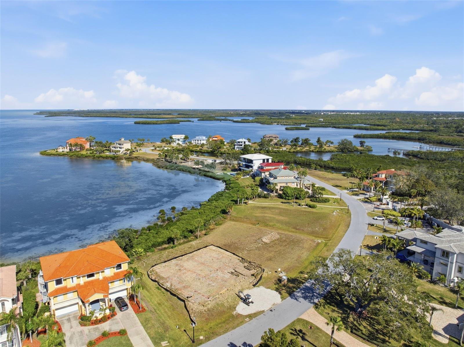 Listing photo id 8 for 25 Harborpointe Drive