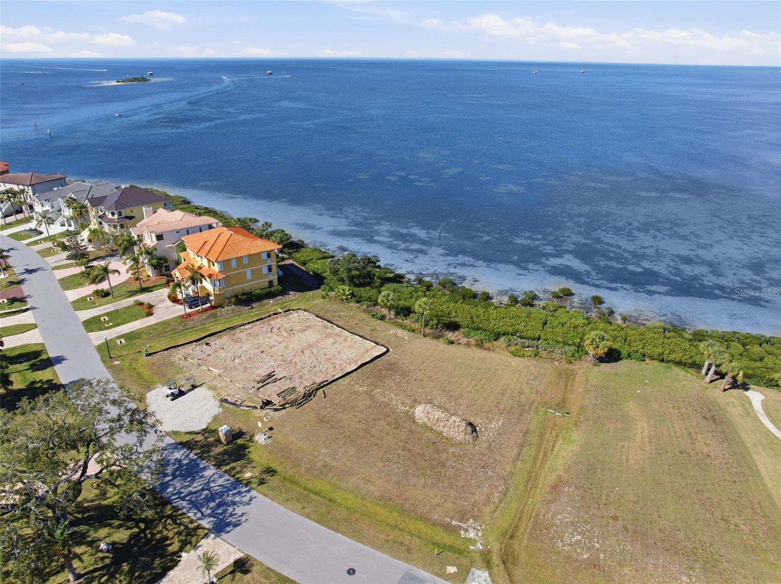 Listing photo id 9 for 25 Harborpointe Drive