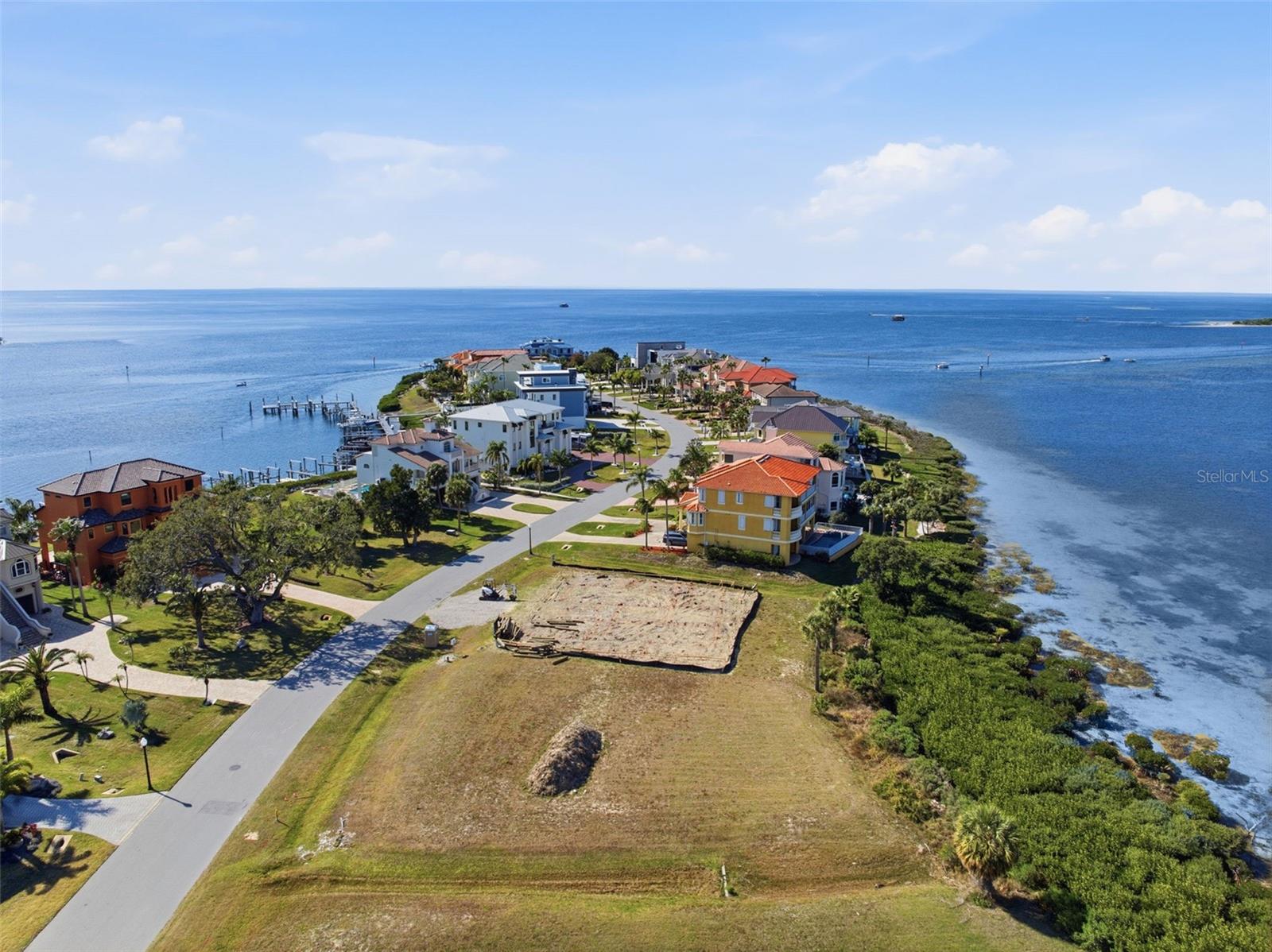 Listing photo id 11 for 25 Harborpointe Drive