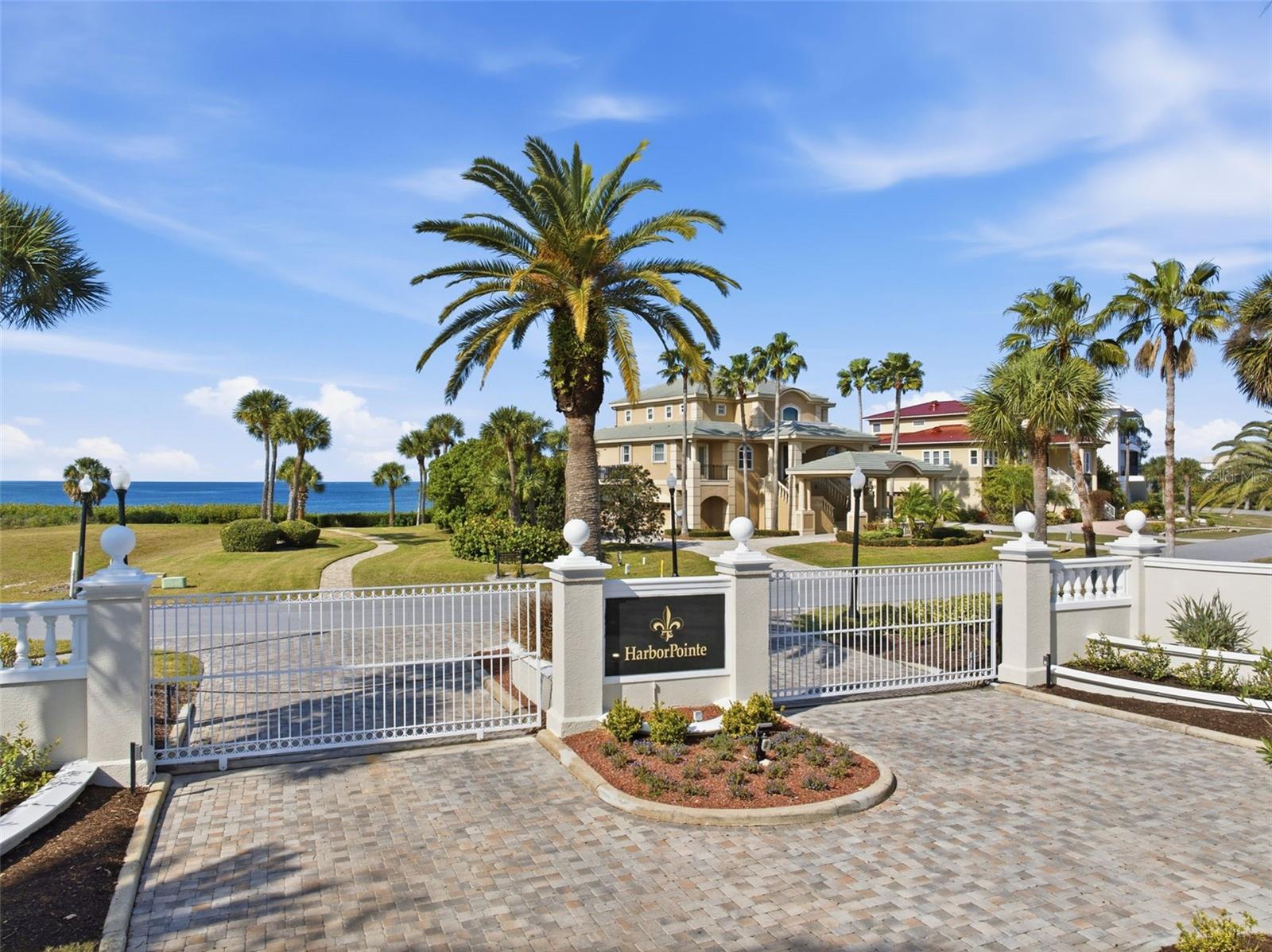 Listing photo id 12 for 25 Harborpointe Drive