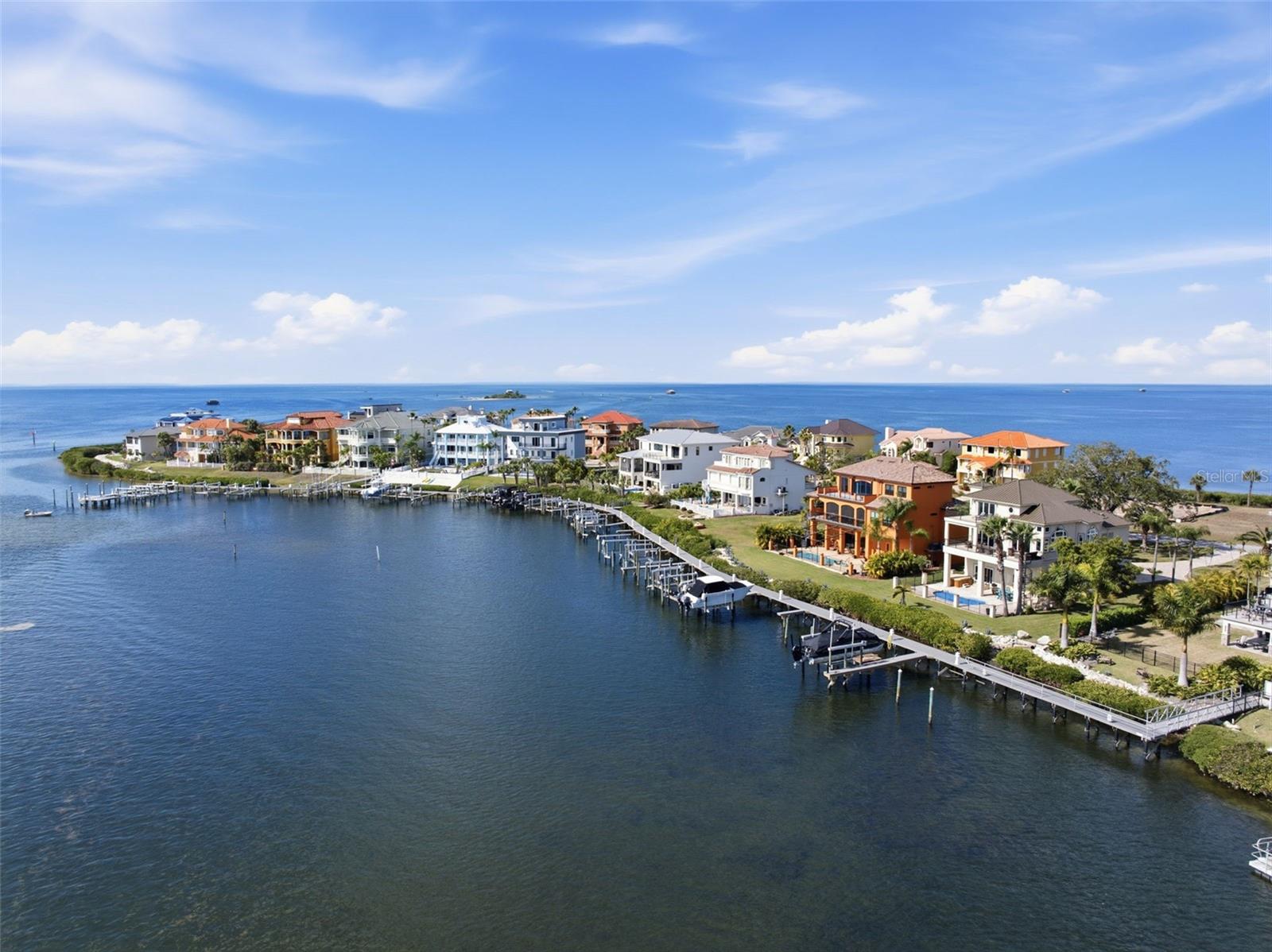 Listing photo id 15 for 25 Harborpointe Drive