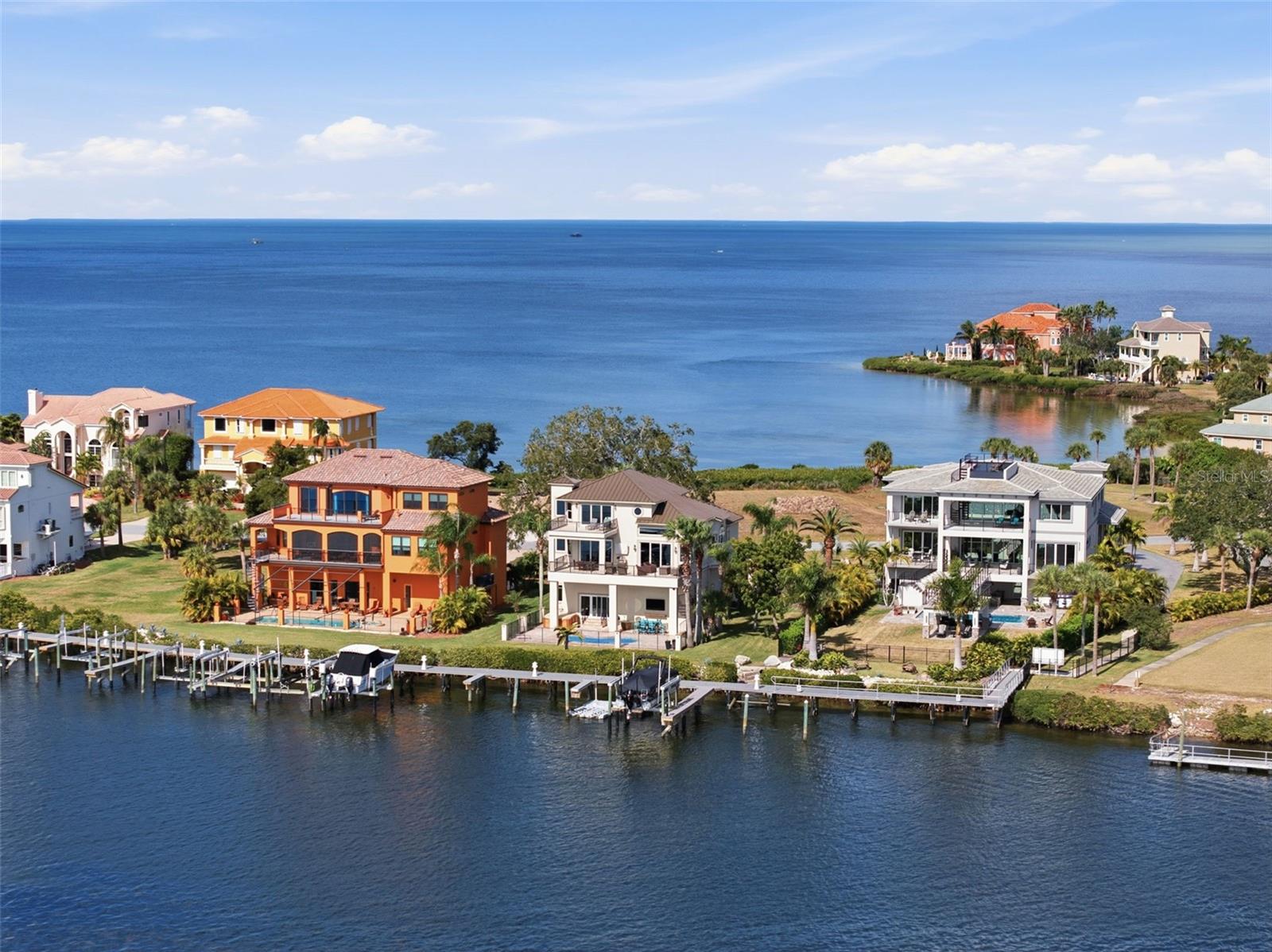 Listing photo id 16 for 25 Harborpointe Drive