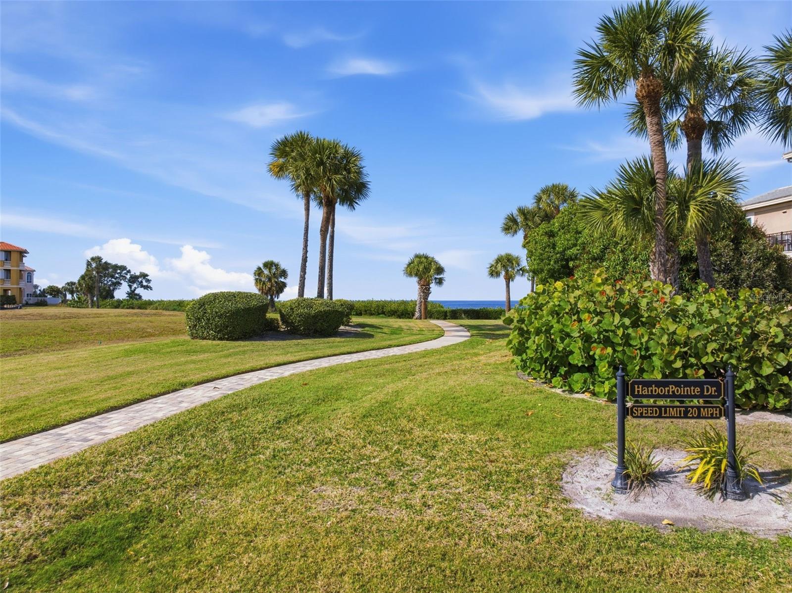 Listing photo id 23 for 25 Harborpointe Drive