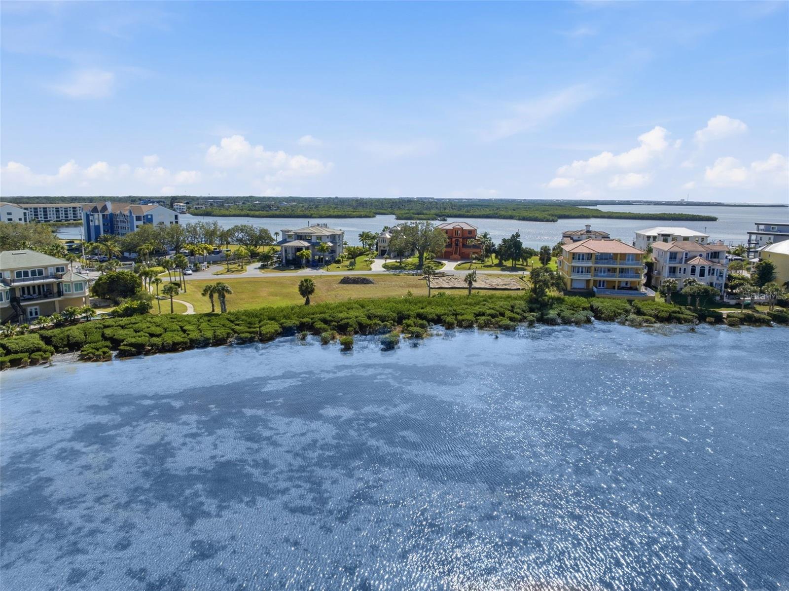 Listing photo id 28 for 25 Harborpointe Drive