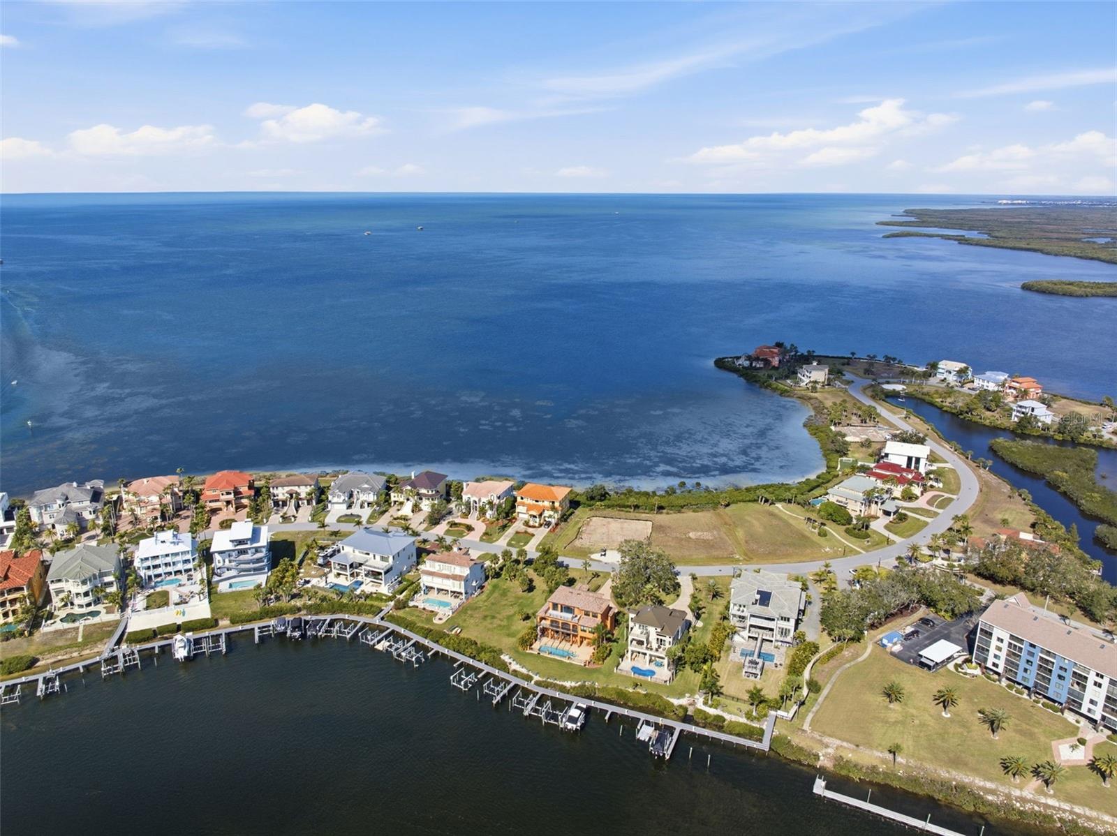 Listing photo id 33 for 25 Harborpointe Drive