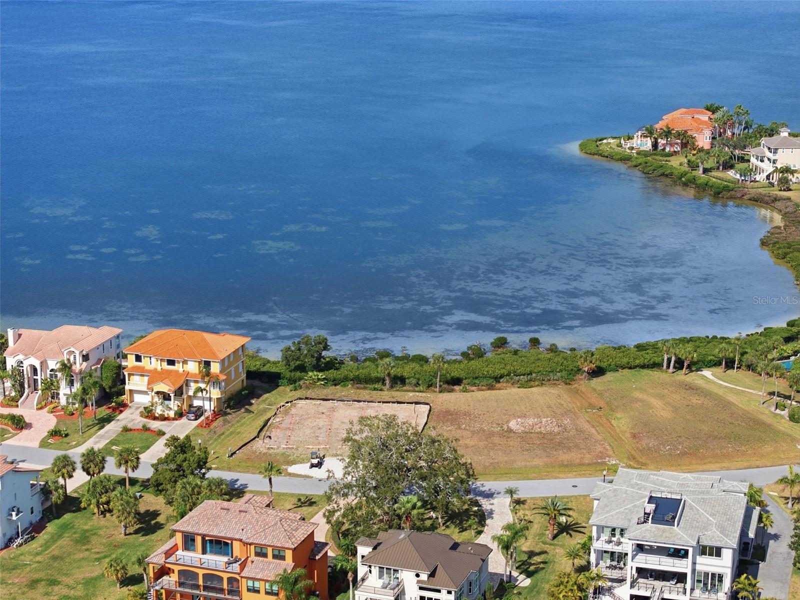 Listing photo id 7 for 25 Harborpointe Drive