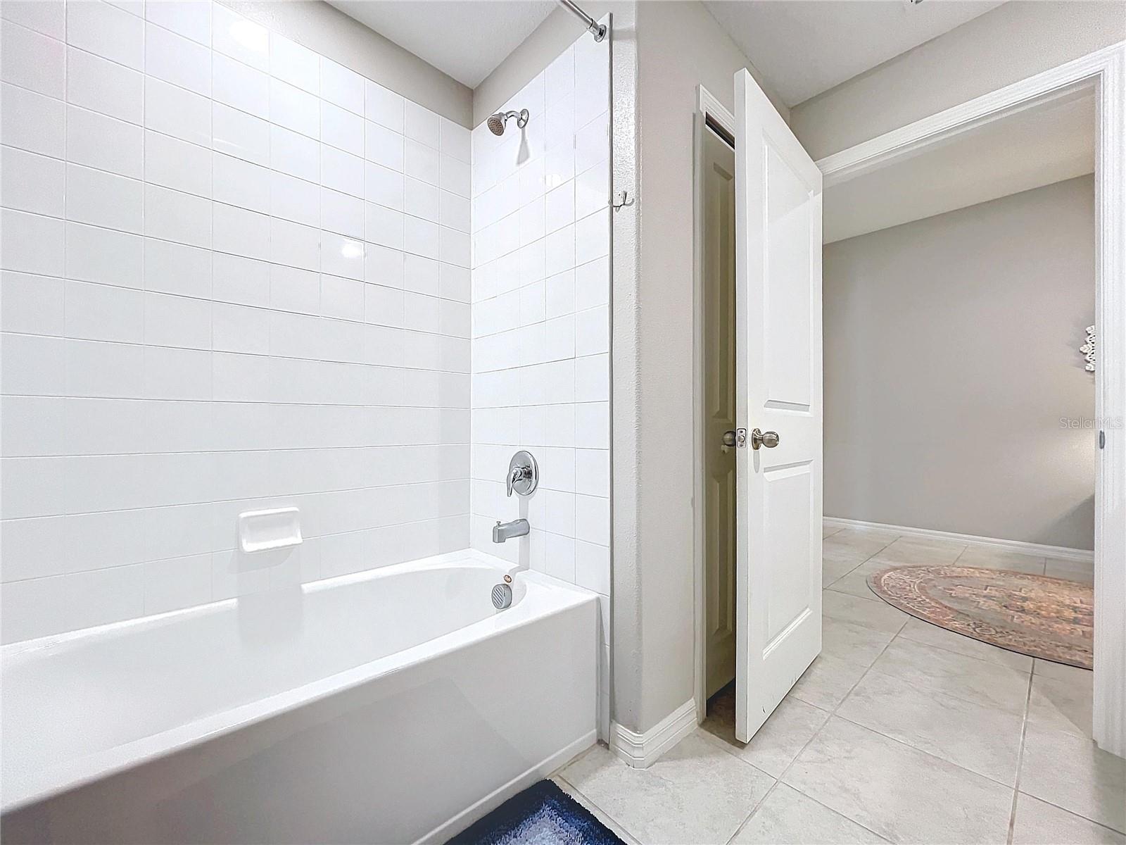 Image 14 of 26 For 197 Rain Berry Avenue