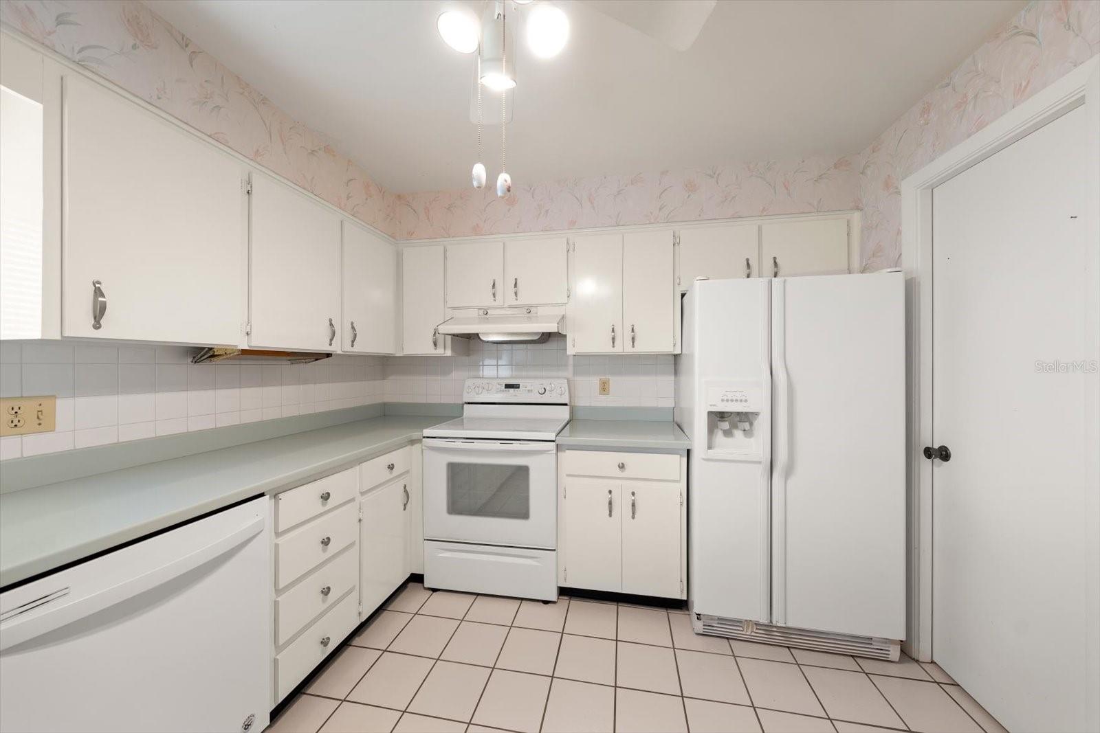 Image 12 of 53 For 100 Bluff View Drive 114a