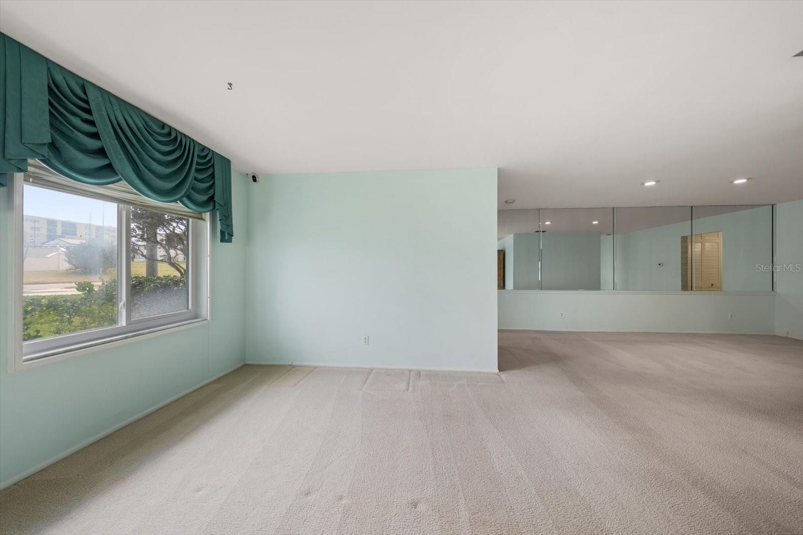 Image 15 of 53 For 100 Bluff View Drive 114a