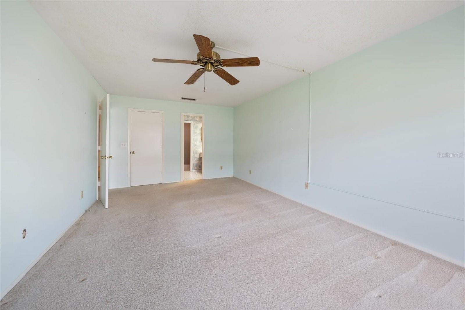 Image 22 of 53 For 100 Bluff View Drive 114a