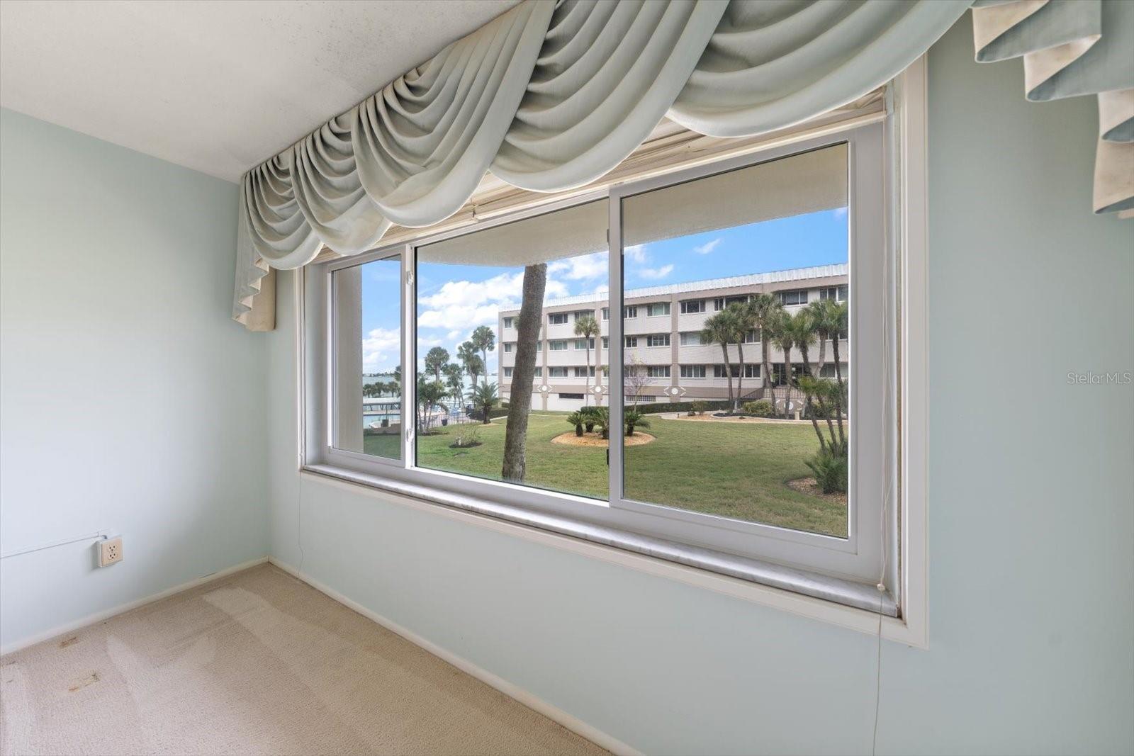 Image 28 of 53 For 100 Bluff View Drive 114a