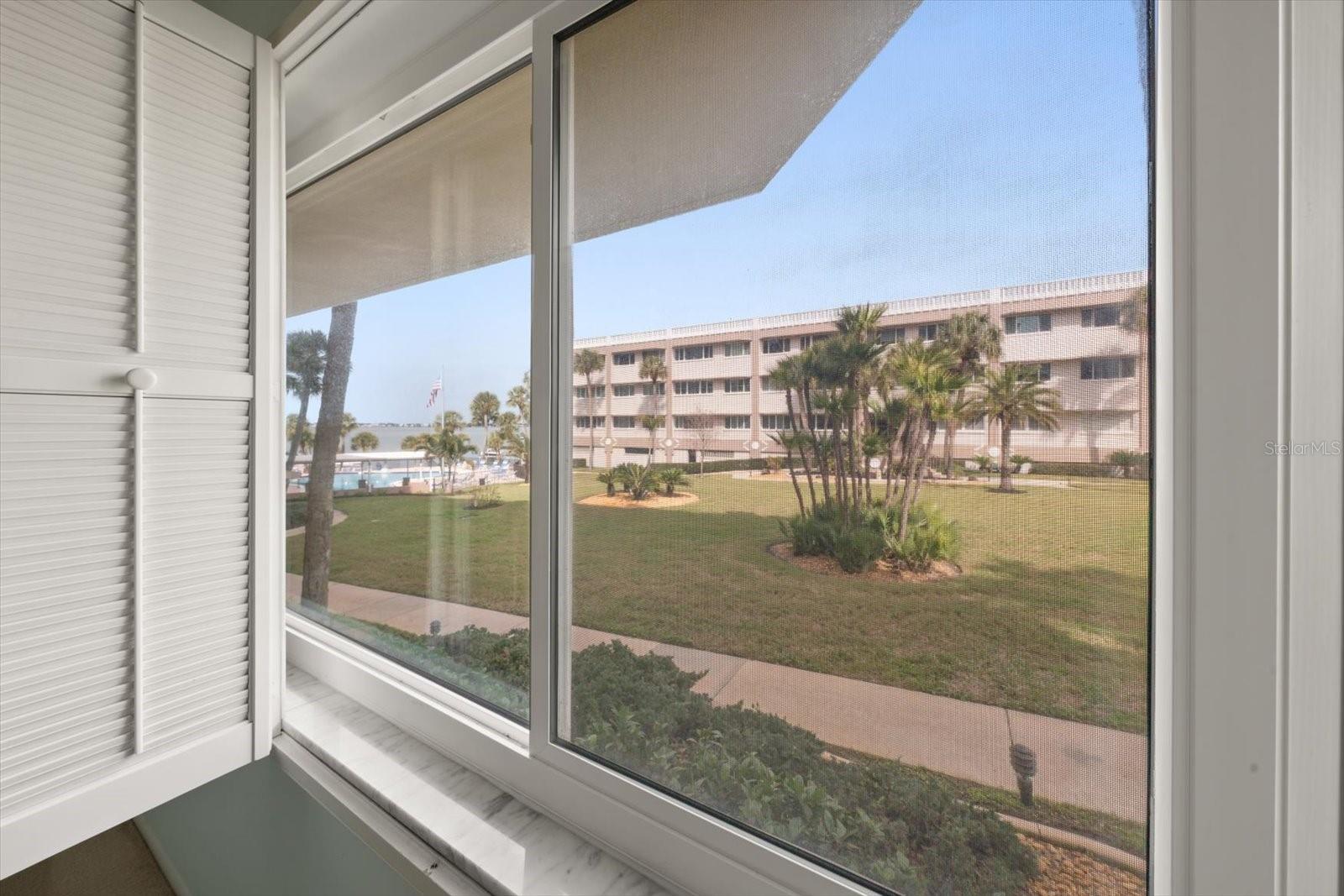 Image 33 of 53 For 100 Bluff View Drive 114a