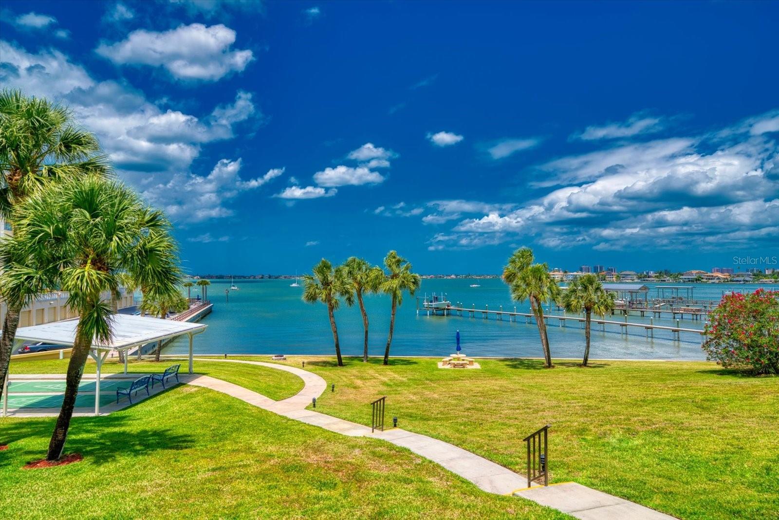 Image 34 of 53 For 100 Bluff View Drive 114a