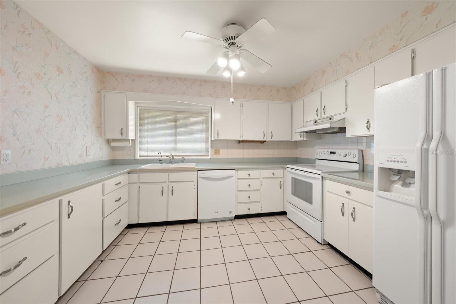 Image 7 of 53 For 100 Bluff View Drive 114a