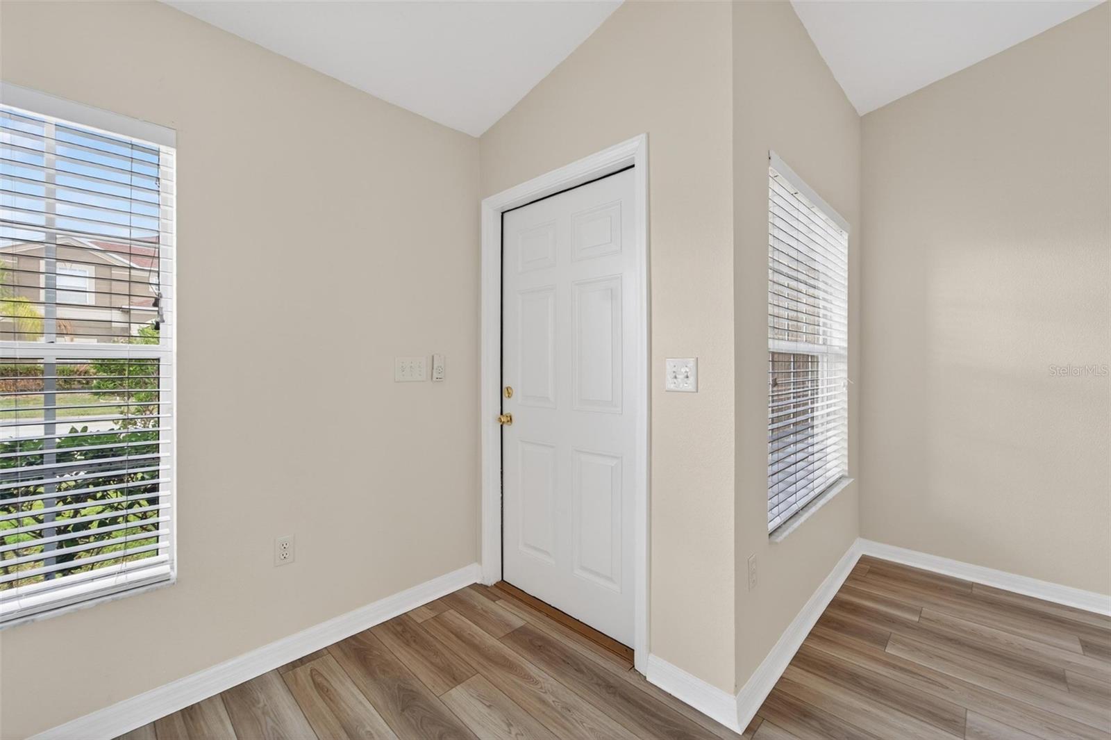 Image 5 of 35 For 2454 Harrison Place Boulevard