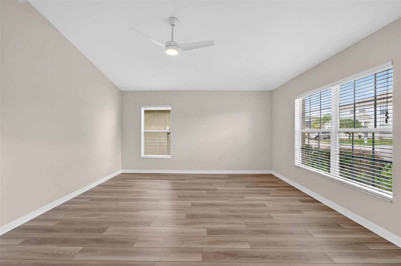 Image 8 of 35 For 2454 Harrison Place Boulevard