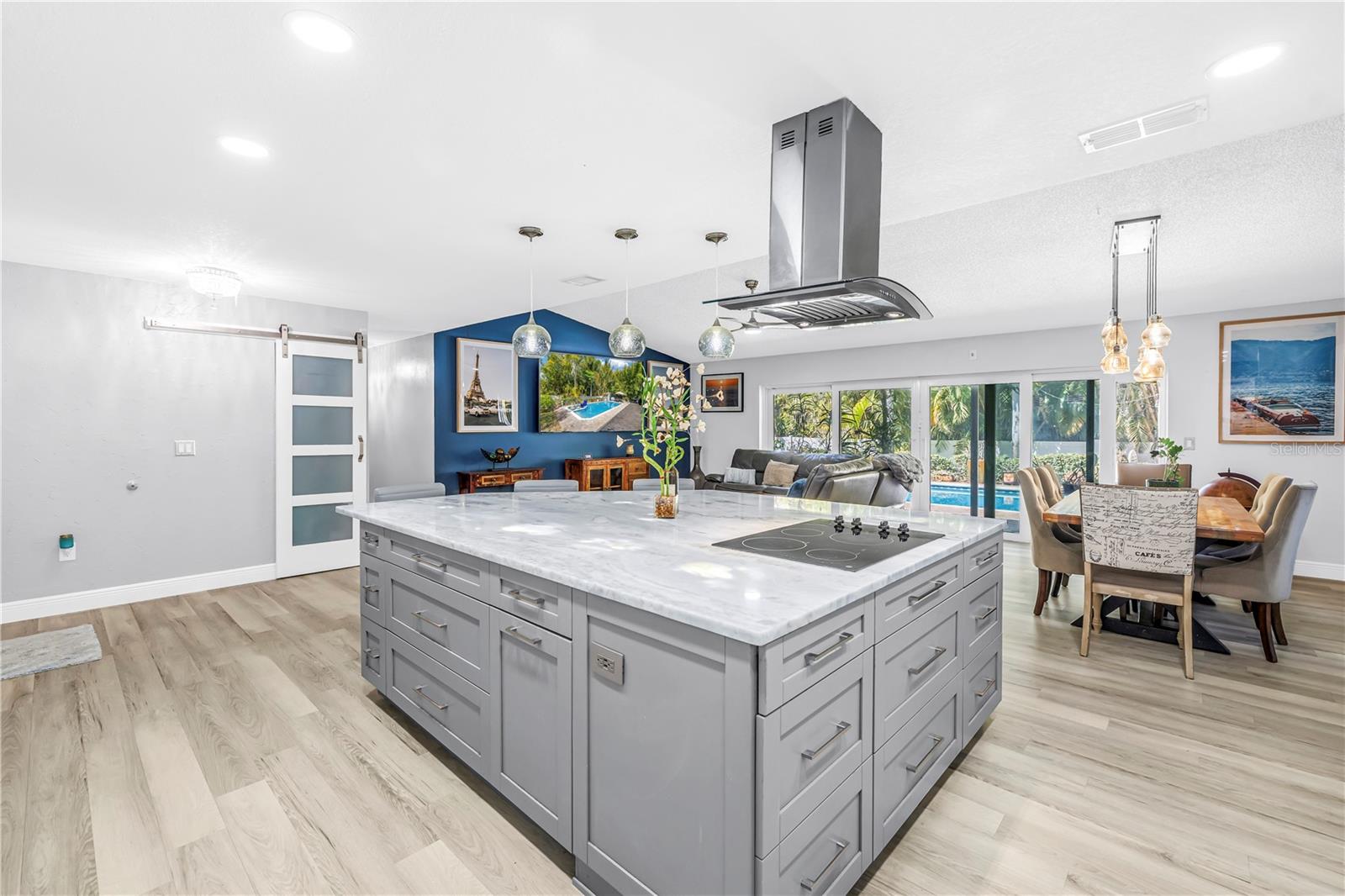 Image 11 of 47 For 6821 Circle Creek Dr