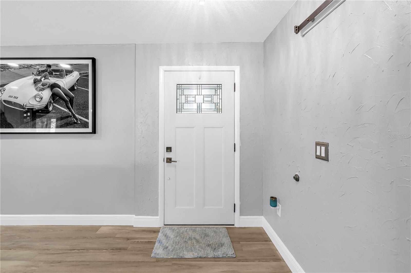 Image 13 of 47 For 6821 Circle Creek Dr