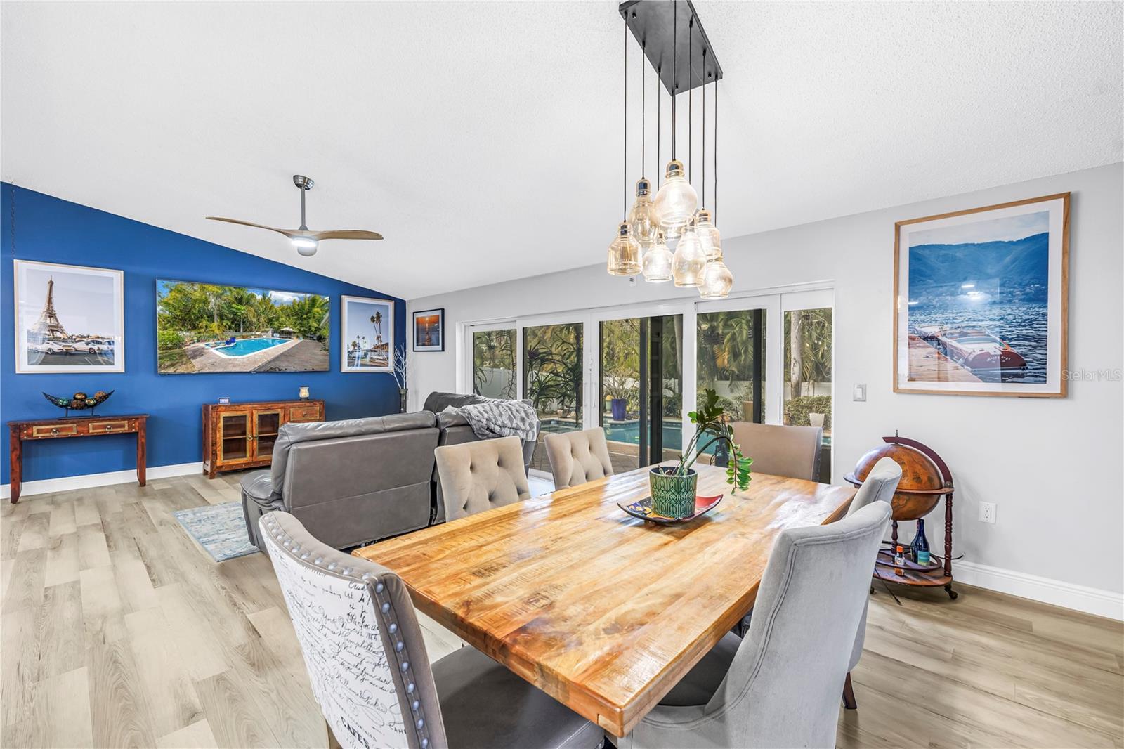 Image 14 of 47 For 6821 Circle Creek Dr