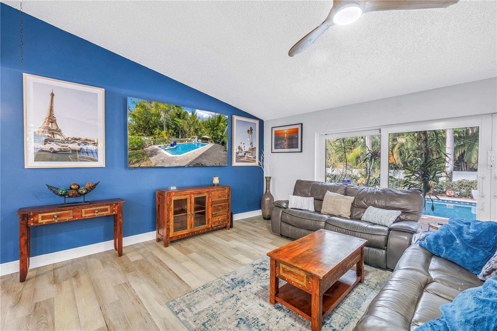 Image 17 of 47 For 6821 Circle Creek Dr