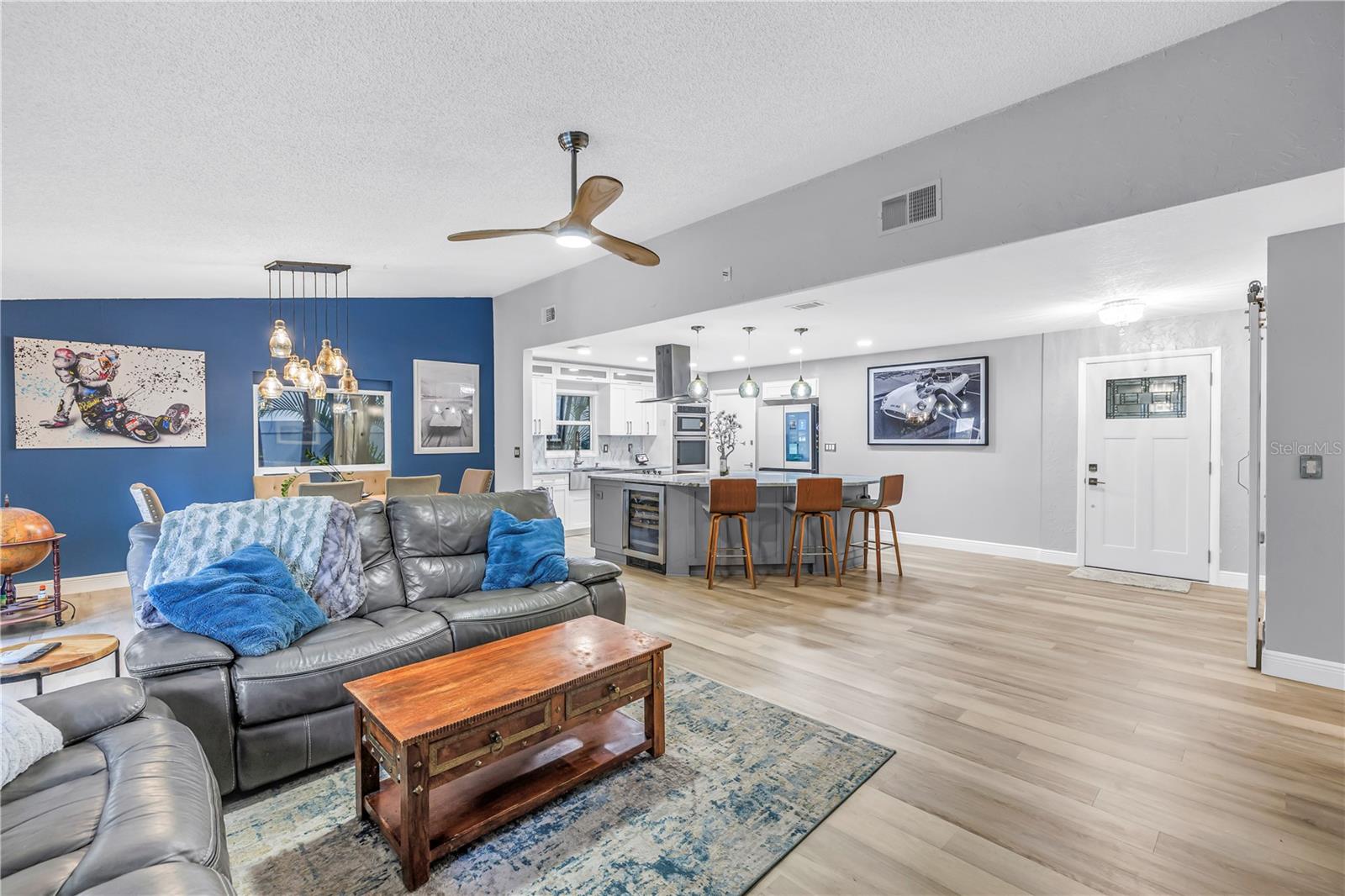 Image 18 of 47 For 6821 Circle Creek Dr