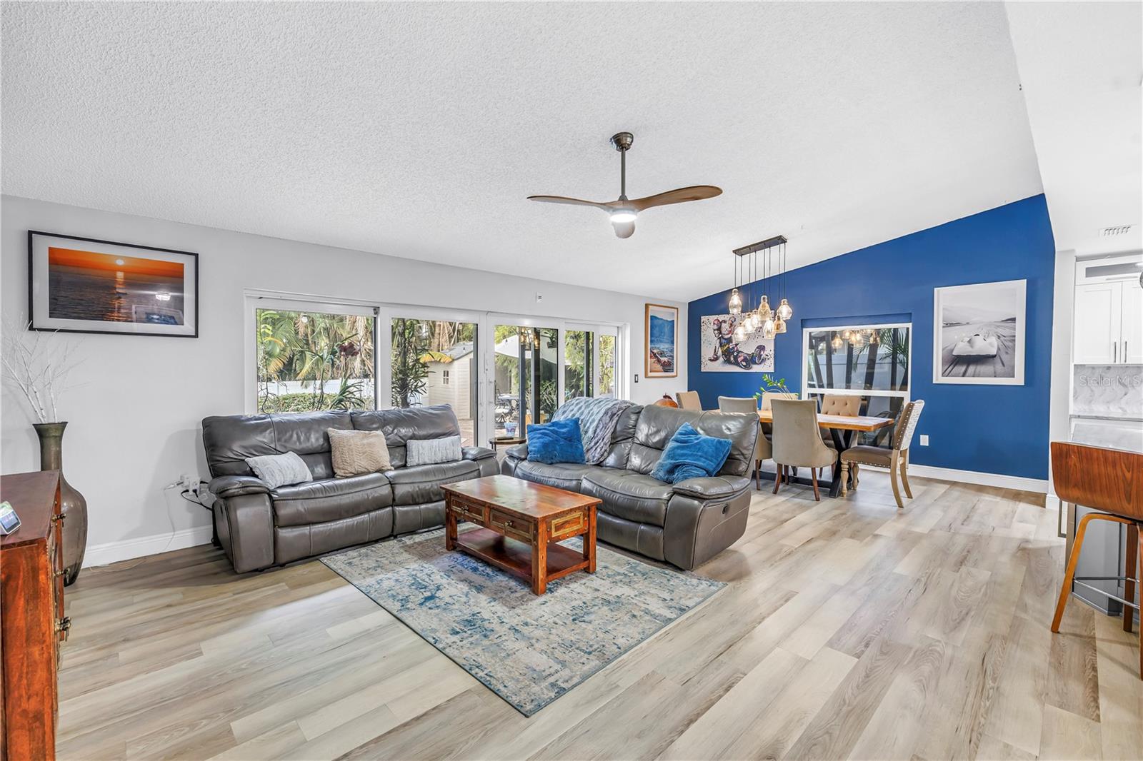 Image 19 of 47 For 6821 Circle Creek Dr