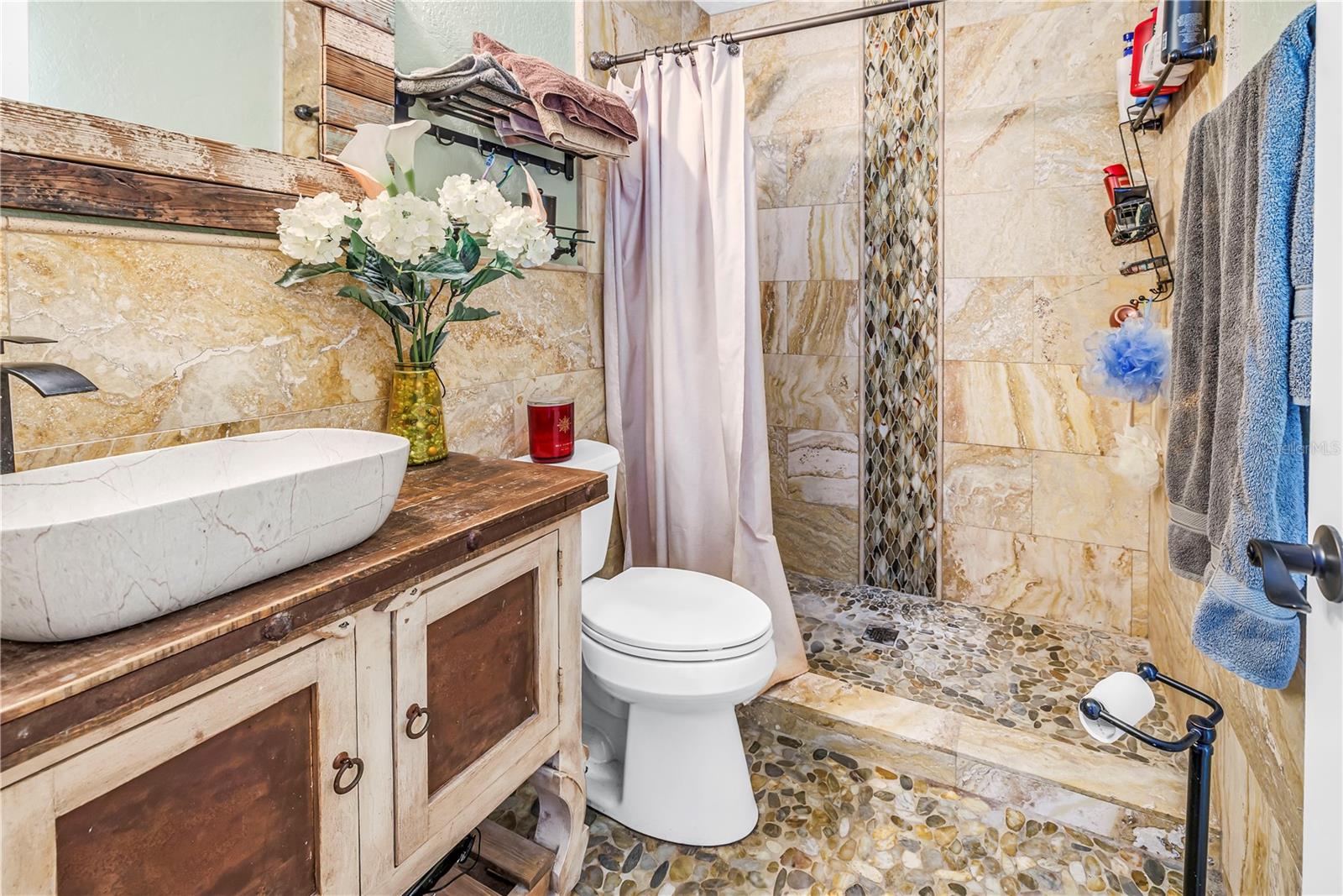 Image 23 of 47 For 6821 Circle Creek Dr