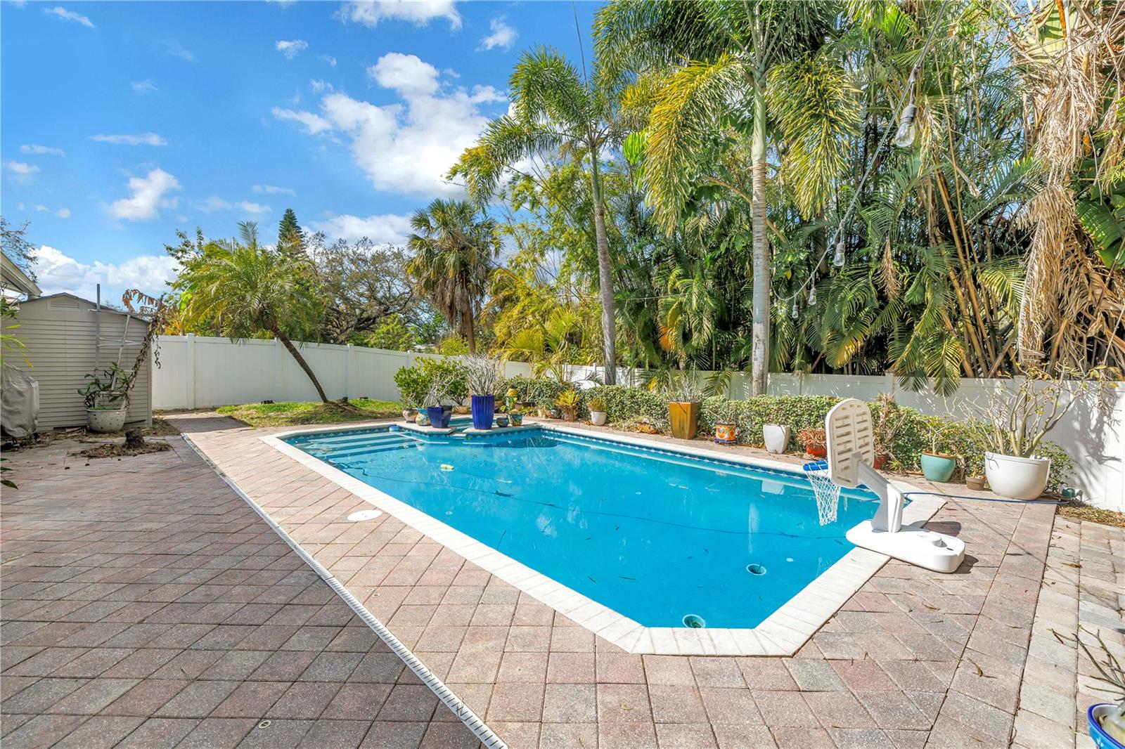 Image 29 of 47 For 6821 Circle Creek Dr