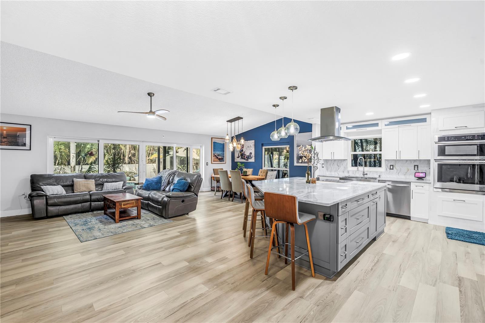 Image 3 of 47 For 6821 Circle Creek Dr