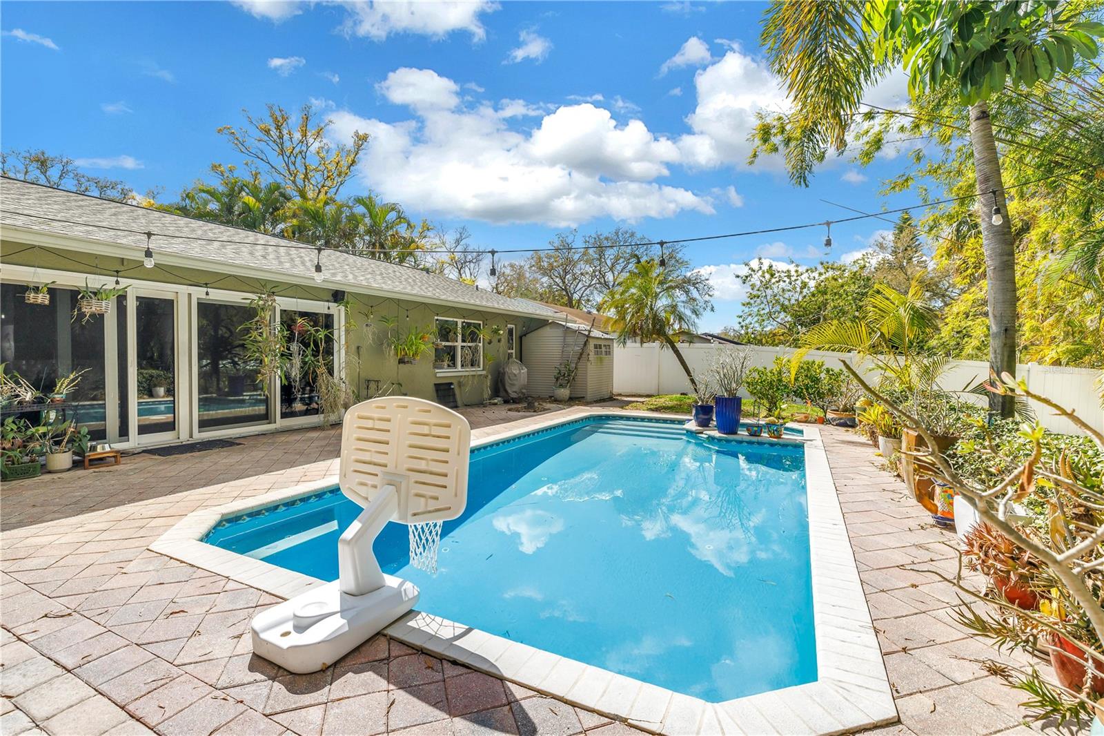 Image 32 of 47 For 6821 Circle Creek Dr