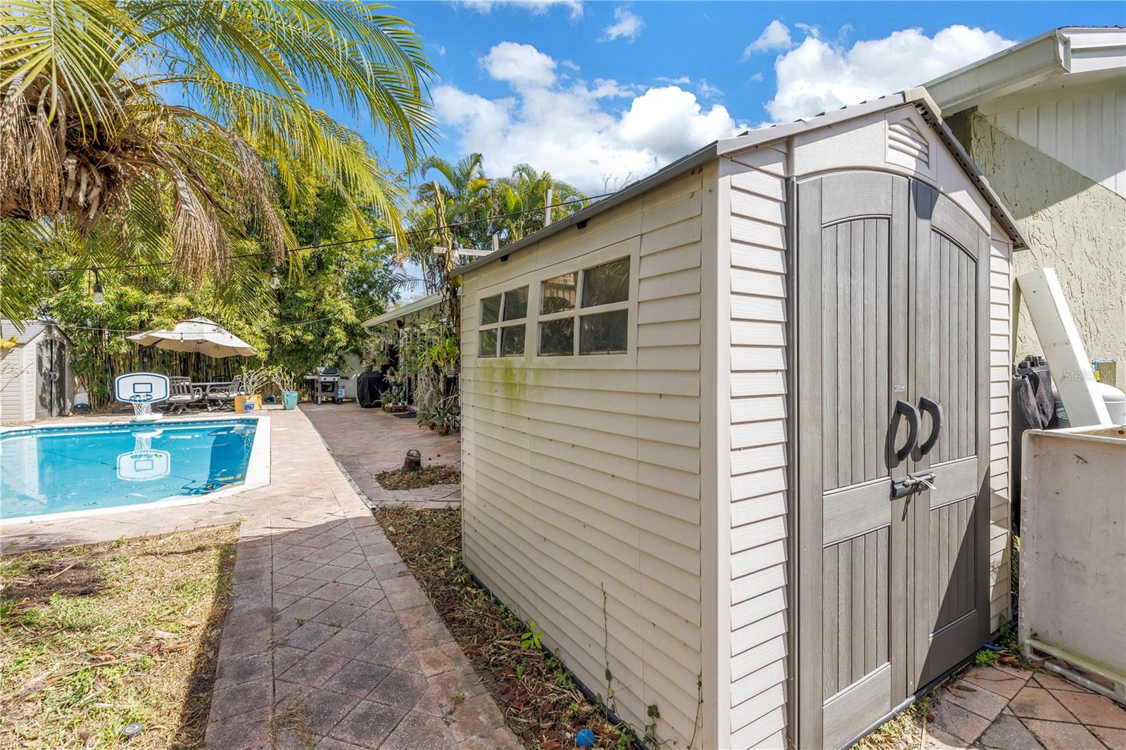 Image 33 of 47 For 6821 Circle Creek Dr