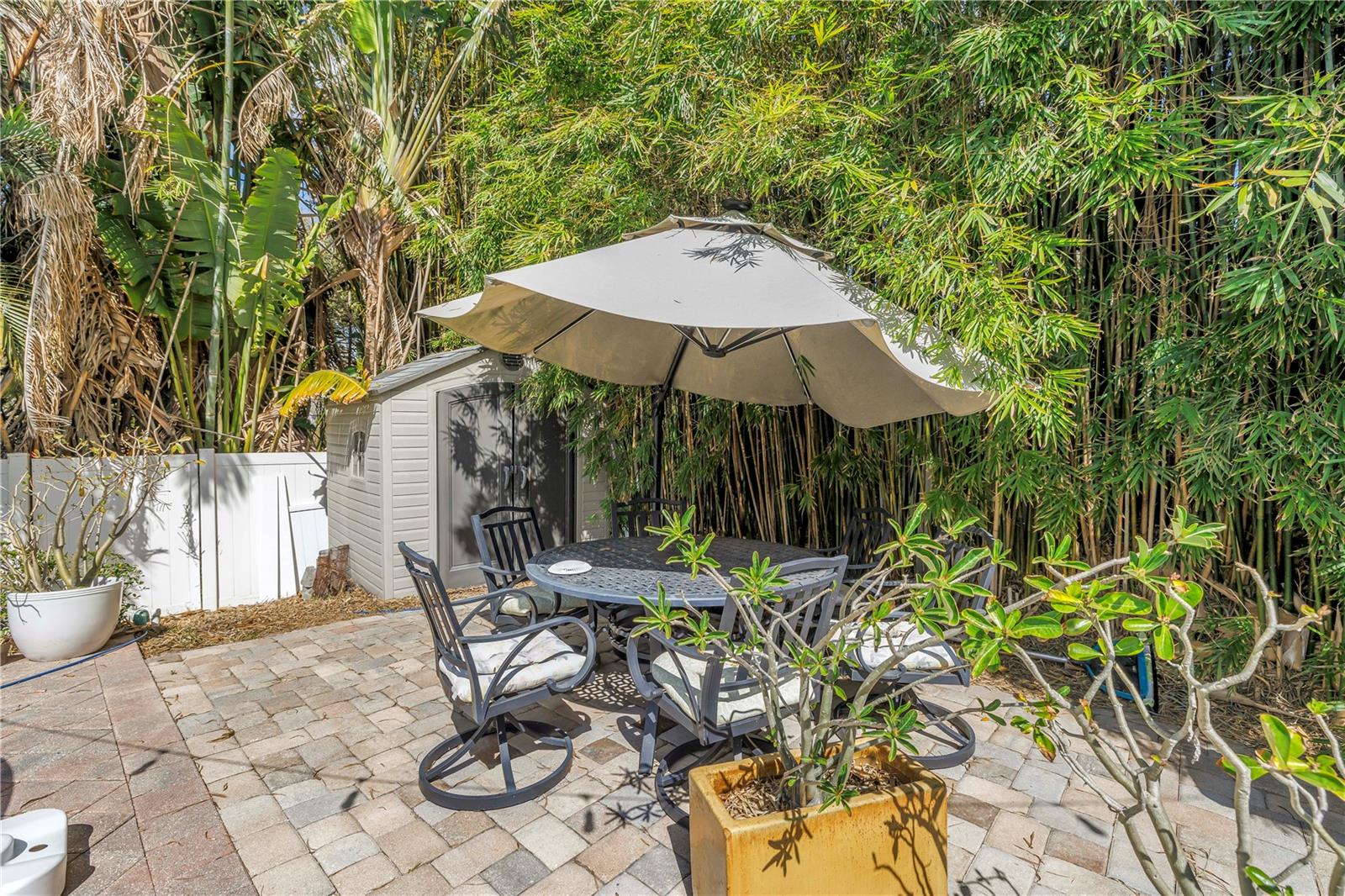 Image 34 of 47 For 6821 Circle Creek Dr