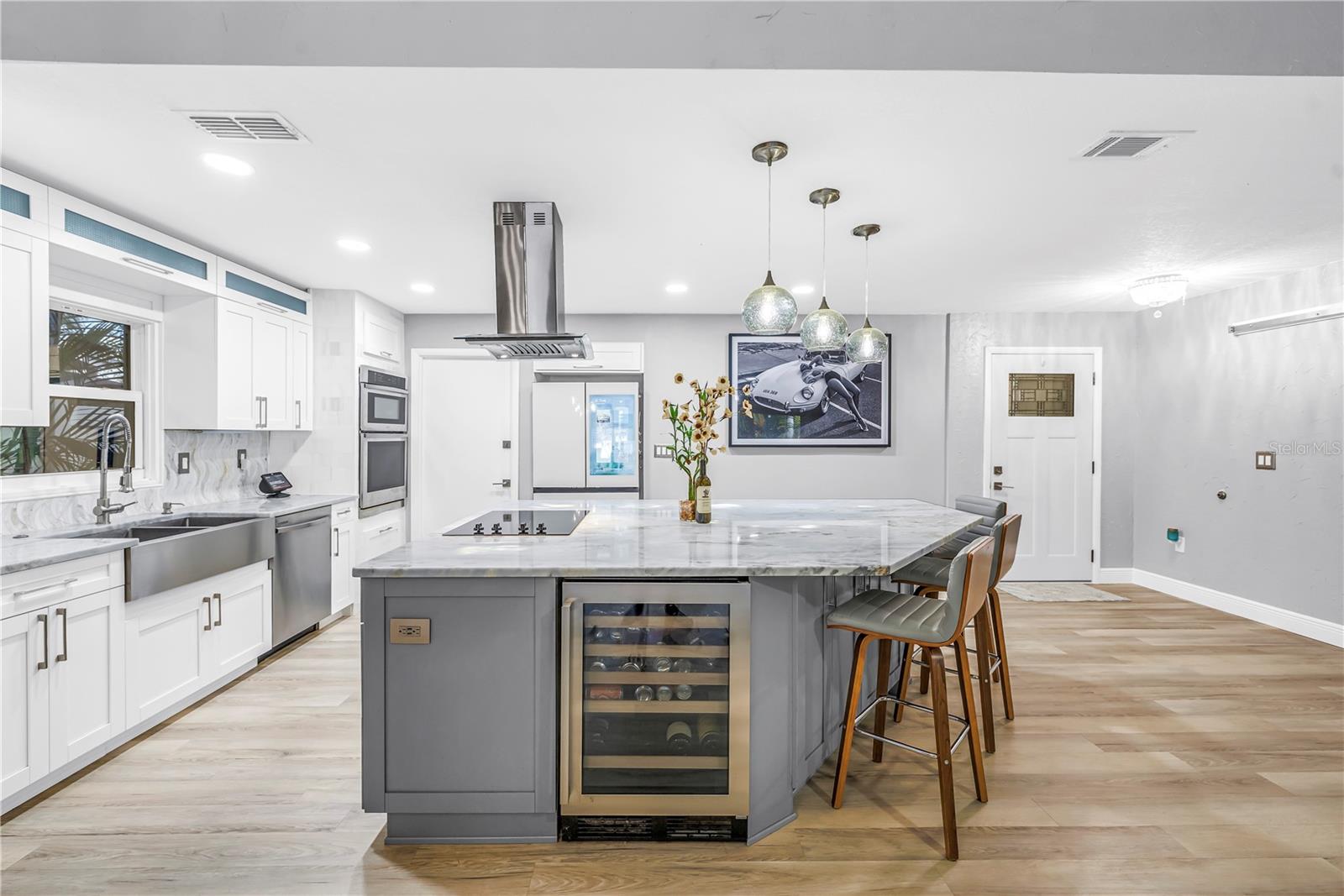 Image 4 of 47 For 6821 Circle Creek Dr