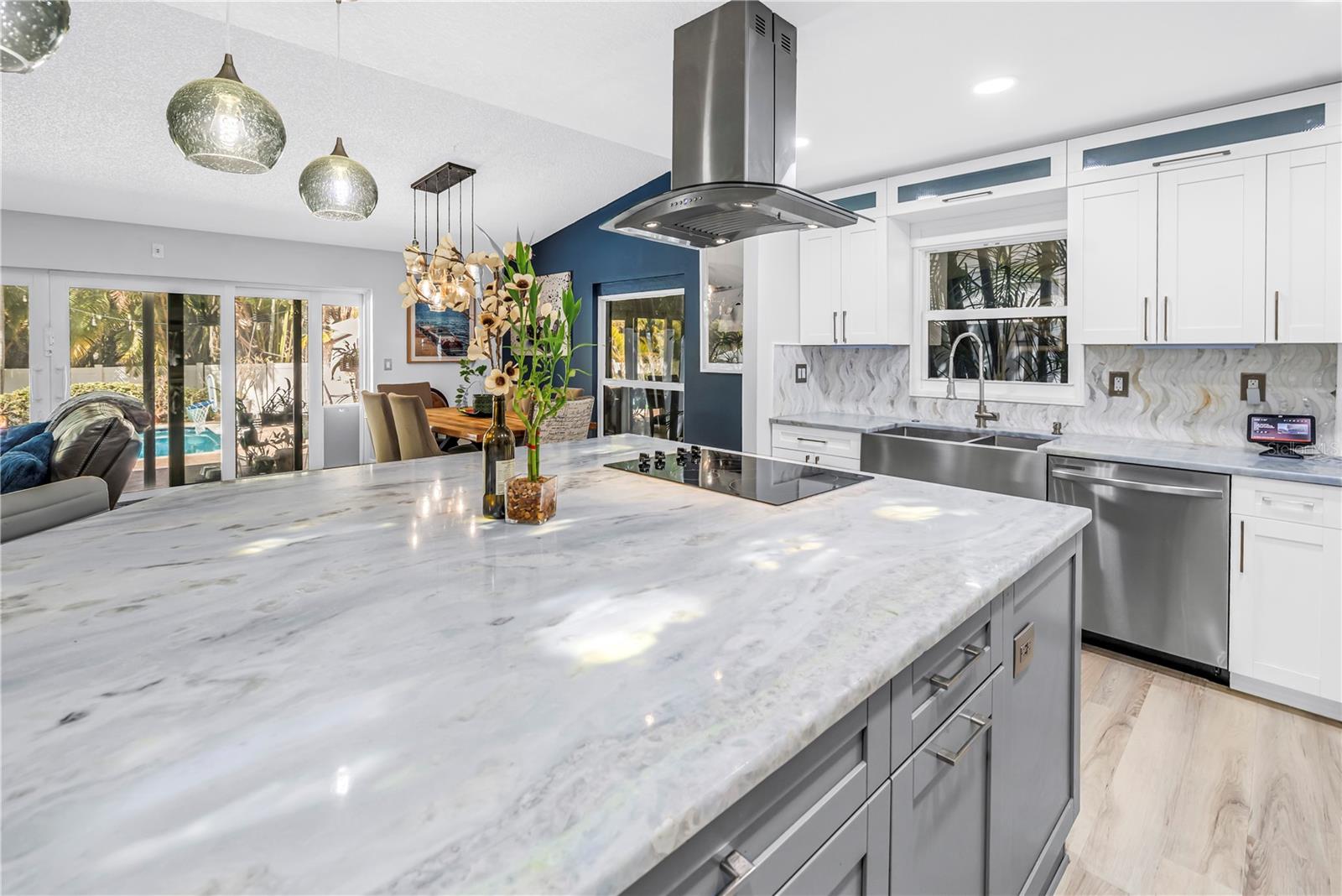 Image 5 of 47 For 6821 Circle Creek Dr