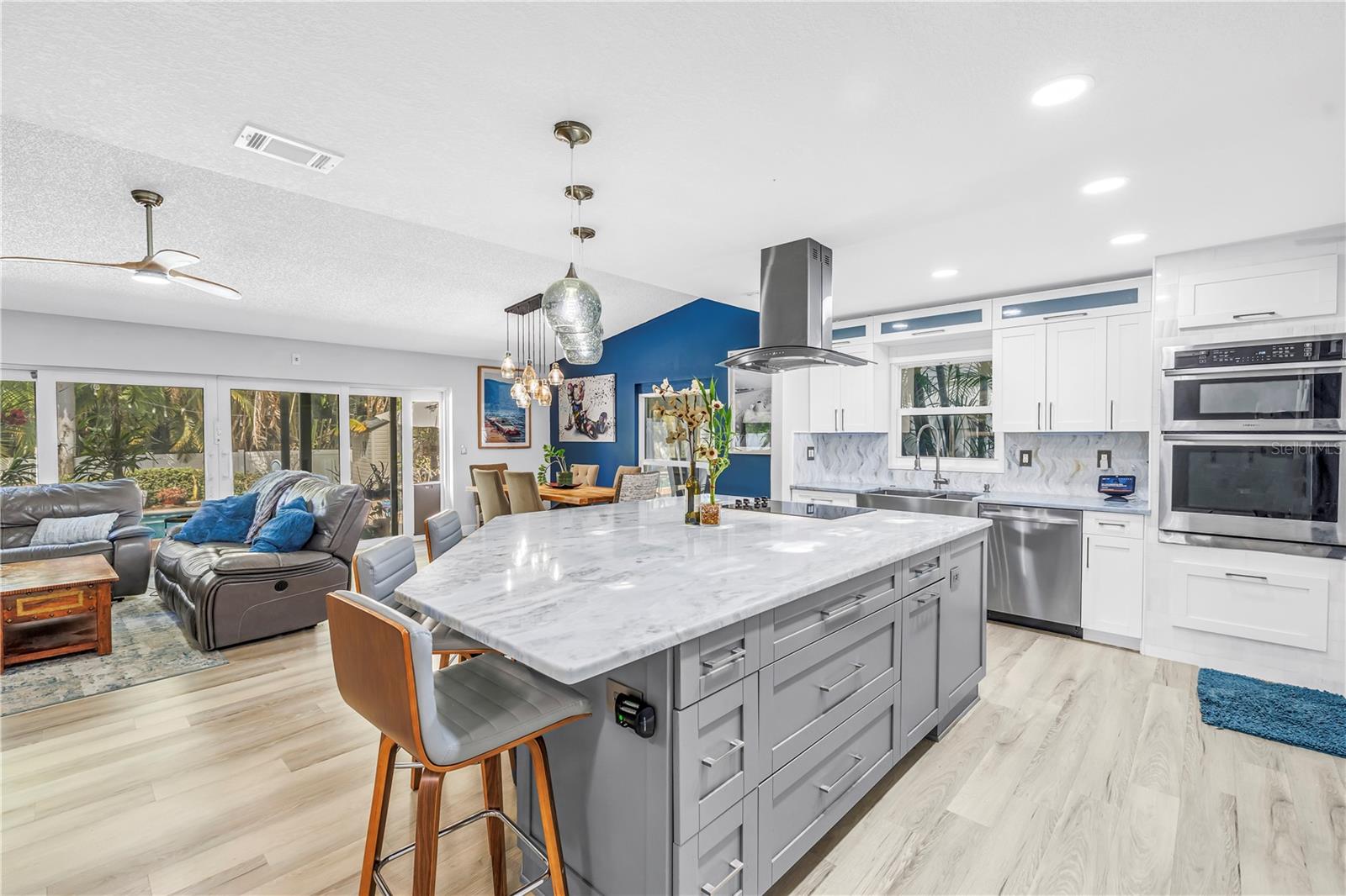 Image 6 of 47 For 6821 Circle Creek Dr