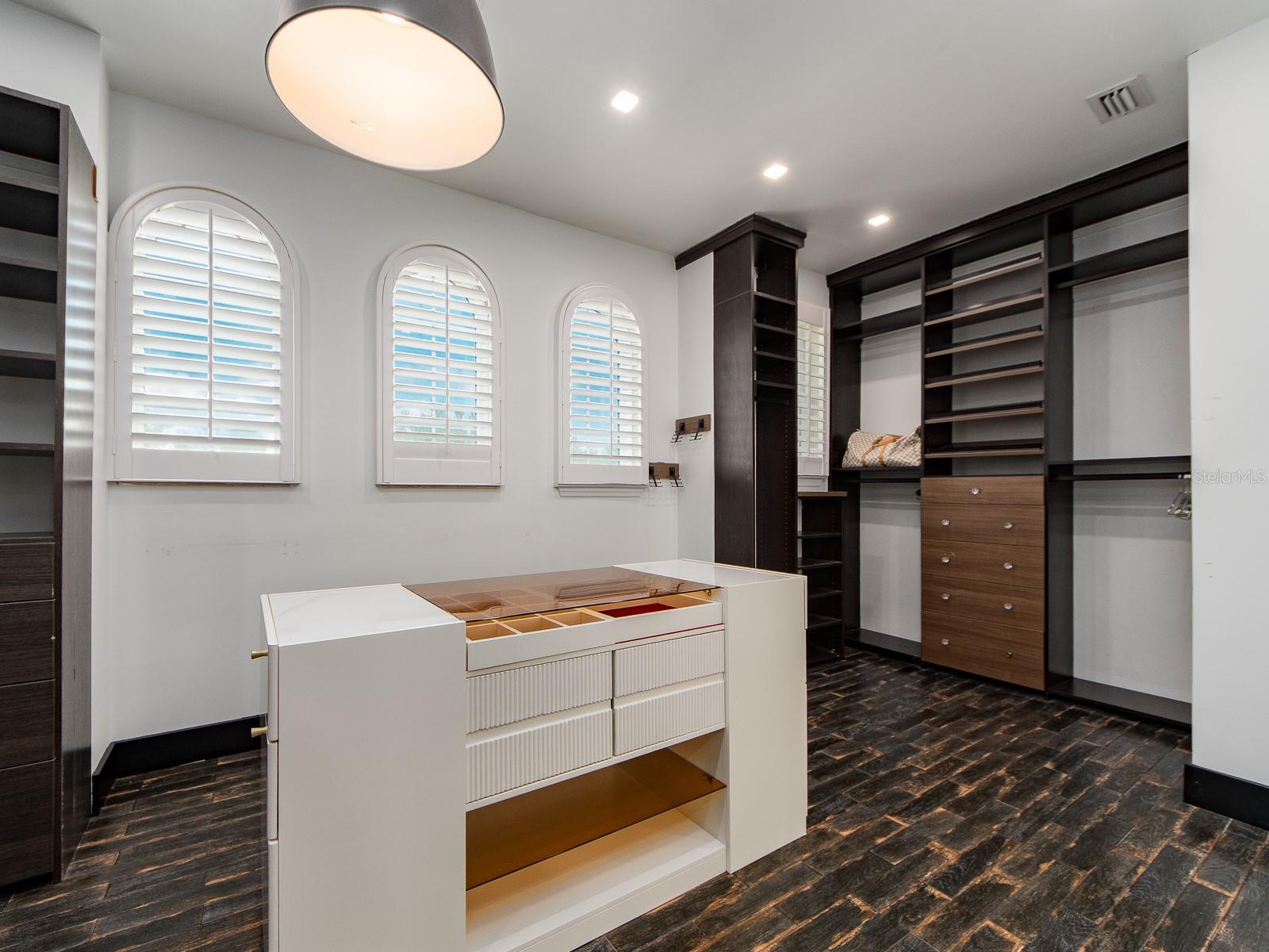 Image 16 of 51 For 1064 Sylvia Lane